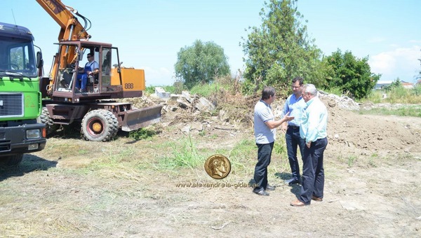 Εργασίες στα κοιμητήρια Νησίου: Επίβλεψη και σχόλιο από Γκυρίνη – Ναλμπάντη (βίντεο)