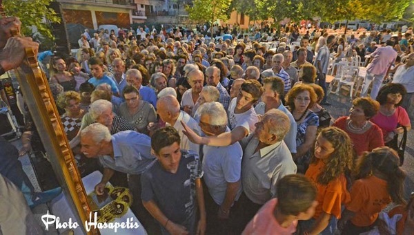 Πλήθος κόσμου και φέτος στην περιφορά της εικόνας της Αγίας Παρασκευής στον Κολινδρό (φώτο)