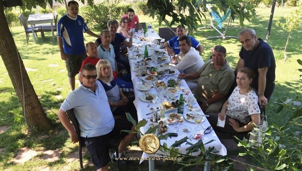 Στάση στον δήμο Αλεξάνδρειας για τον επίσημο σύνδεσμο της Εθνικής Ελλάδος τον ΓΑΛΑΝΟΛΕΥΚΟ ΦΑΡΟ!