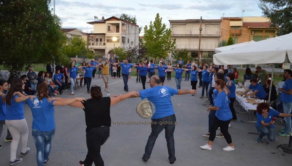 Δείτε πόσο κόσμο είχε στην έναρξη της χρονιάς της ΕΣΤΙΑΣ ΡΟΥΜΛΟΥΚΙΩΤΩΝ! (φώτο-βίντεο HD)