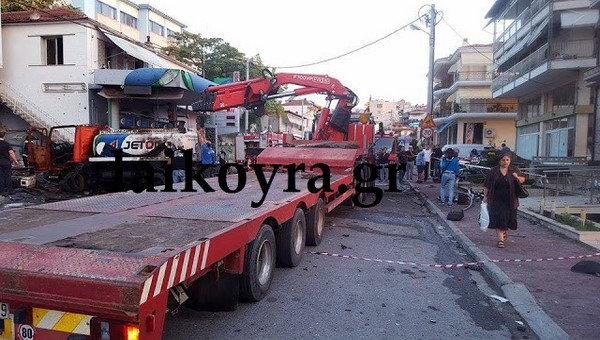 Μεγάλες ζημιές από έκρηξη σε βενζινάδικο στη Βέροια (εικόνες)