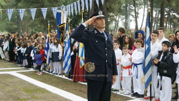 Πλήθος κόσμου στην κατάθεση στεφάνων και στην παρέλαση στο Πλατύ (φωτορεπορτάζ)