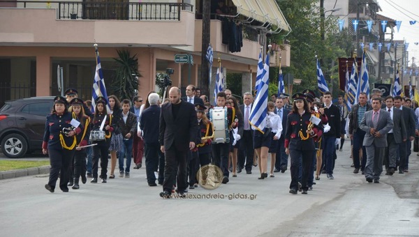 Πριν λίγο στην πόλη: Δείτε την Πορεία Ελευθερίας στην Αλεξάνδρεια! (φώτο)