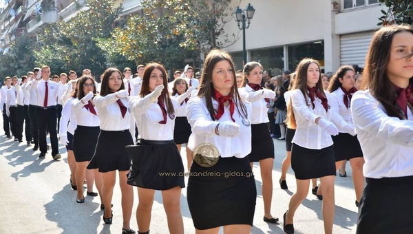 Δείτε ολόκληρη την παρέλαση στην Αλεξάνδρεια (βίντεο HD)