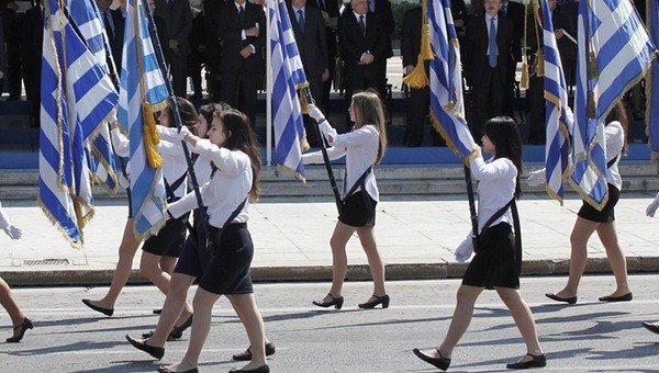 Ψάχνετε ρούχα για την παρέλαση; Βρείτε τα πάντα στον ΠΑΠΑΔΗΜΑ στην Αλεξάνδρεια!