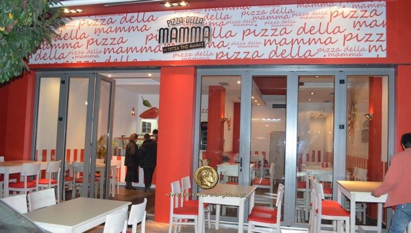 Άνοιξε η νέα πιτσαρία PIZZA DELLA MAMMA στην Αλεξάνδρεια (φωτογραφίες)