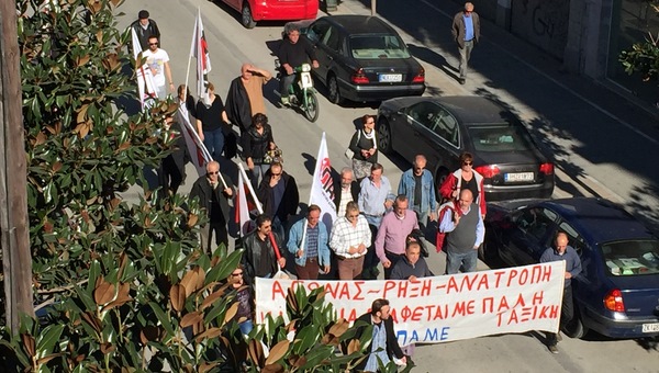 Συγκέντρωση του ΠΑΜΕ στην Αλεξάνδρεια και πορεία στη Βετσοπούλου (φώτο-βίντεο)