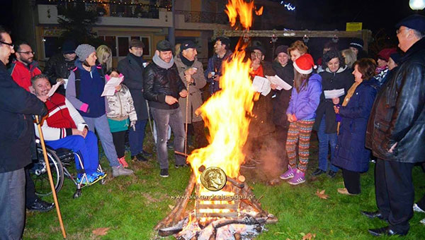 Θα ανάψει και φέτος Χριστουγεννιάτικη φωτιά η Εστία Ρουμλουκιωτών! (φώτο από πέρσι)