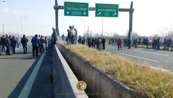 ΤΩΡΑ: Αναχωρούν οι αγρότες της Αλεξάνδρειας για κινητοποιήσεις στη Θεσσαλονίκη (φώτο)