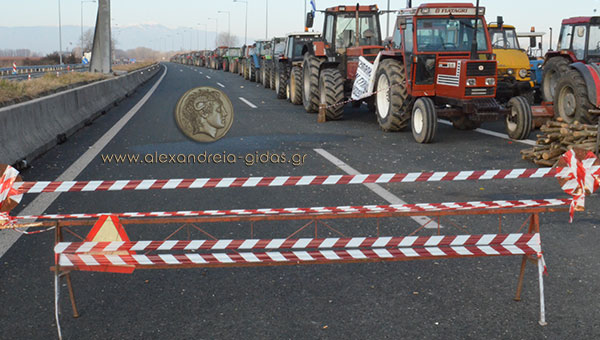 Δείτε όλα τα μπλόκα των αγροτών στην Κεντρική Μακεδονία – κλειστά επ΄ αόριστον τα Τέμπη