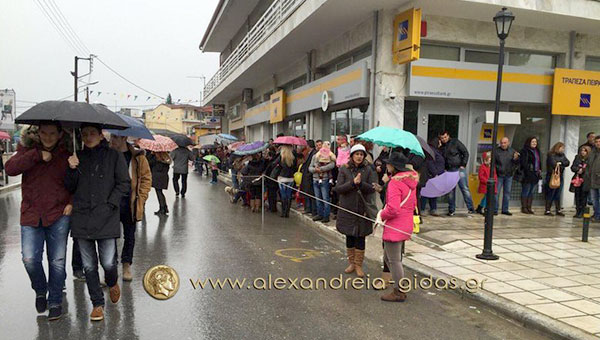 ΤΩΡΑ στη Μελίκη: Δείτε τι γίνεται λίγο πριν αρχίσει το καρναβάλι! (εικόνες)