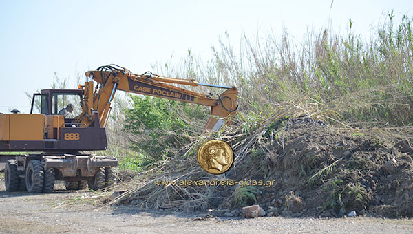 Καθαρίστηκε το κανάλι ομβρίων πίσω από το 722 (φώτο)