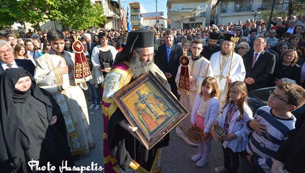 Αποχώρηση του Τίμιου Ξύλου από τον Κολινδρό (φώτο)