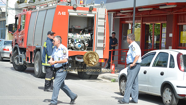 ΤΩΡΑ: Πυροσβεστική και αστυνομία μπροστά στον Μαρινόπουλο – τι συνέβη; (φώτο)