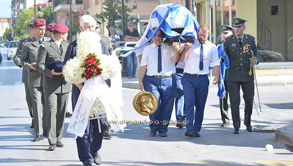 Στην Παναγία το πρωί το «ύστατο χαίρε» στον Στρατηγό Σαλωνίτη (εικόνες-βίντεο)