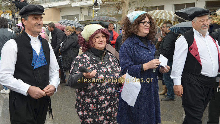 Καζούρα στους πολιτικούς στη Μελίκη: Ο δήμαρχος βουλευτής και ο δήμαρχος αστροναύτης! (βίντεο)