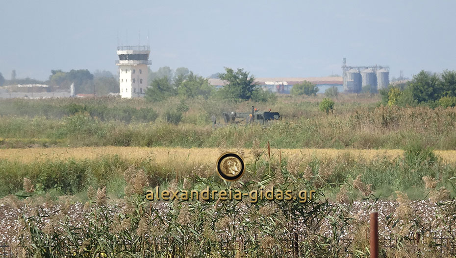 Ποιοι είναι οι δύο χειριστές του ελικοπτέρου που βρέθηκε σε χωράφι σήμερα στον Άραχο Αλεξάνδρειας