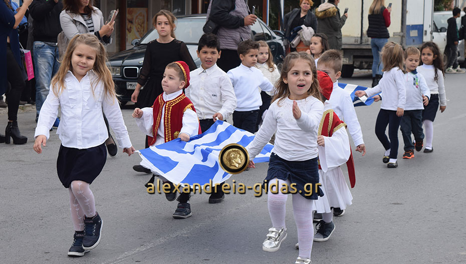 Οι εκδηλώσεις και η παρέλαση της 28ης Οκτωβρίου στην Κορυφή (φώτο-βίντεο)